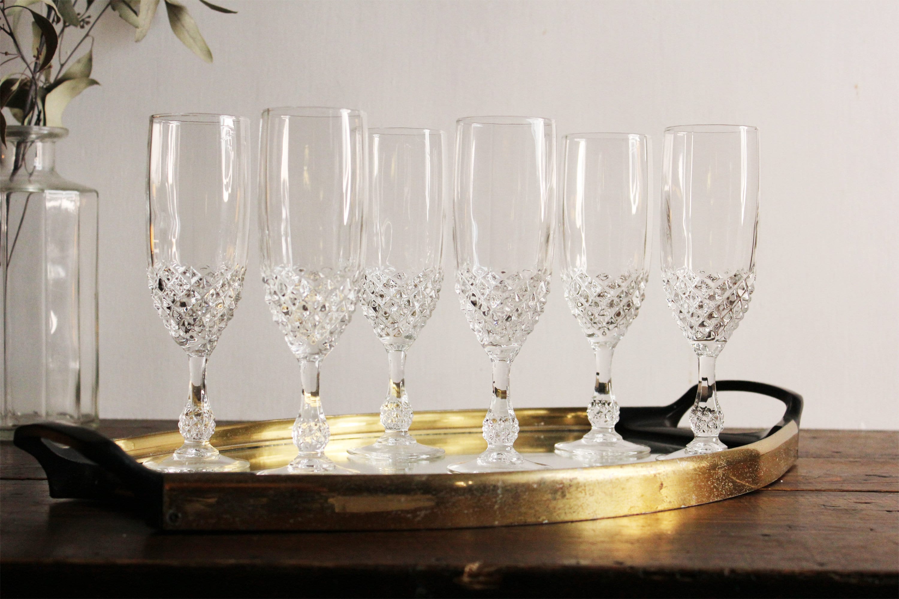 Verres à Champagne en Verre Moulé Vintage Fabrication Française/ Vintage Molded Glass Flutes Made in