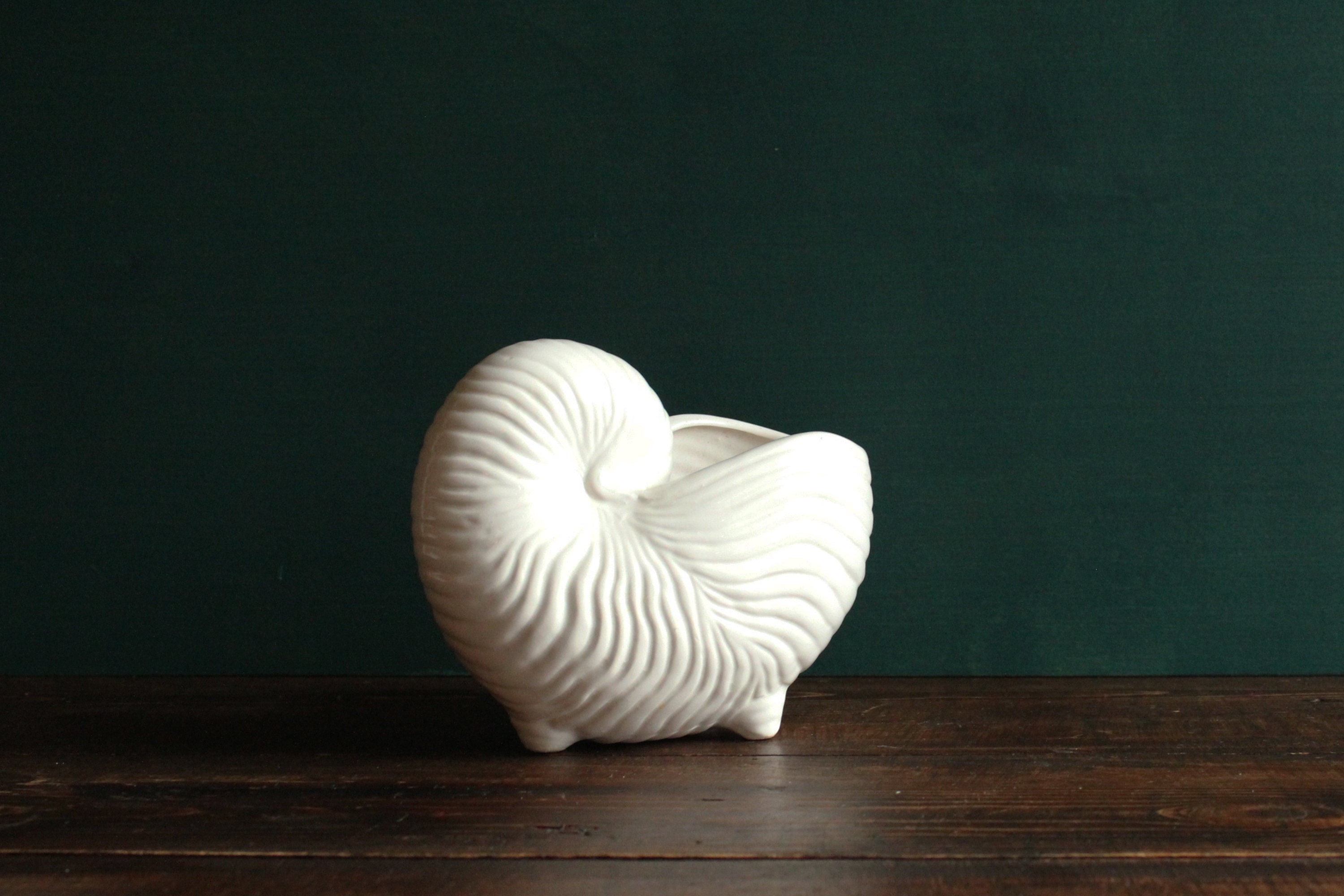 Vase en Forme de Coquillage Céramique Blanche Vintage/White Ceramic Shell Vase