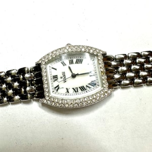 vintage ladies face watch 34 by16 Swarovski Christal's Benzel stainless steel