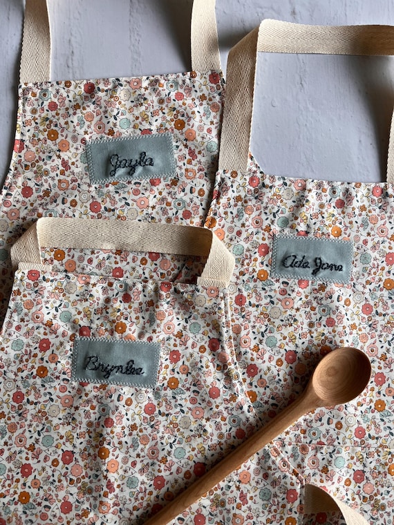 Personalized Floral Apron- Play Apron for Girls- Daisy Apron - Gift for Toddler - Play Kitchen Accessories- Montessori Chef