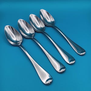 Oneida ISLET Oval Soup Spoons 18/10 Stainless Steel Glossy Replacement Flatware Silverware 7 3/8&quot; Korea Set of 4