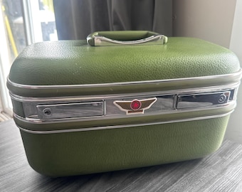 Vintage Air Canada Travel Case: MCM Avocado Green Train Luggage