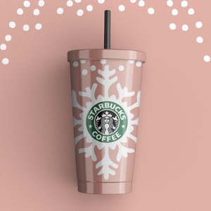 Könnte beinhalten: Ein rosafarbener Edelstahlbecher mit einem weißen Schneeflockenmuster und dem Starbucks-Logo. Der Becher hat einen schwarzen Strohhalm.