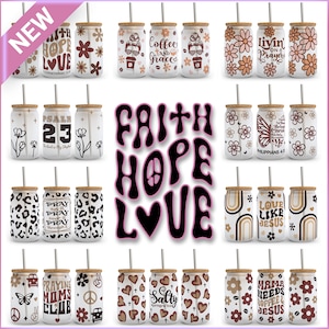 Könnte beinhalten: Set mit 12 Becherdesigns mit verschiedenen christlichen und inspirierenden Zitaten und Mustern. Die Designs beinhalten "Faith Hope Love", "Praying Moms Club", "Coffee and Grace", "Love Like Jesus", "Salty", "Mama Needs Coffee and Jesus", "Psalm 23", "Livin on a Prayer", "Pray Over It" und mehr.