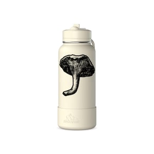 Könnte beinhalten: Eine cremefarbene isolierte Wasserflasche mit einer schwarz-weißen Strichzeichnung eines Pilzes auf der Vorderseite. Die Flasche hat einen passenden cremefarbenen Deckel mit klappbarem Trinkhalm und einen Boden mit dem geprägten Hydrapeak-Logo.