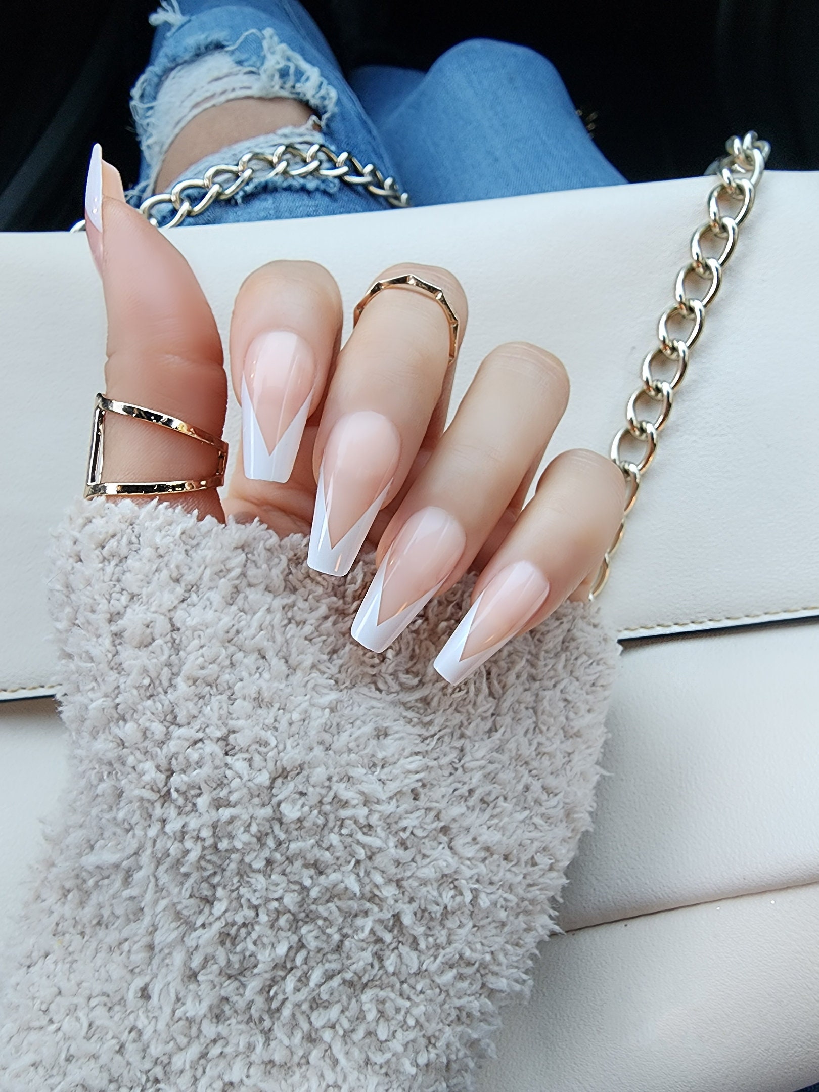 V Shaped French Nails - vqz2bcp
