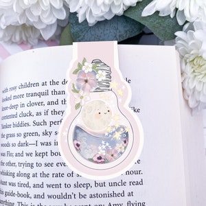 Moon light bulb magnetic bookmark /  kawaii reading bookmark / Digital art, books , reading  kawaii cute stationery