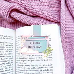 Just one more page magnetic bookmark /  Magnetic page markers bookmark / Digital art, books , reading Daisy quote bookmark