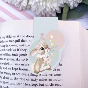 Cute bunny magnetic bookmark /  kawaii rabbit bookmark / books , reading. Cute kawaii gift stationery