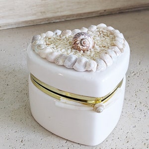 HEART TREASURE BOX Conchiglia in porcellana - Bianco con pacchetto di semi di conchiglia all'interno