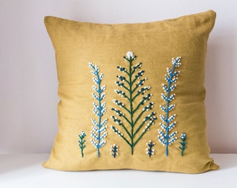 Decorative cushion in linen, embroidery, cottagestyle, countrychic, shabby dekò, home decor, livingroom, interior design, rustic, farmhouse, house