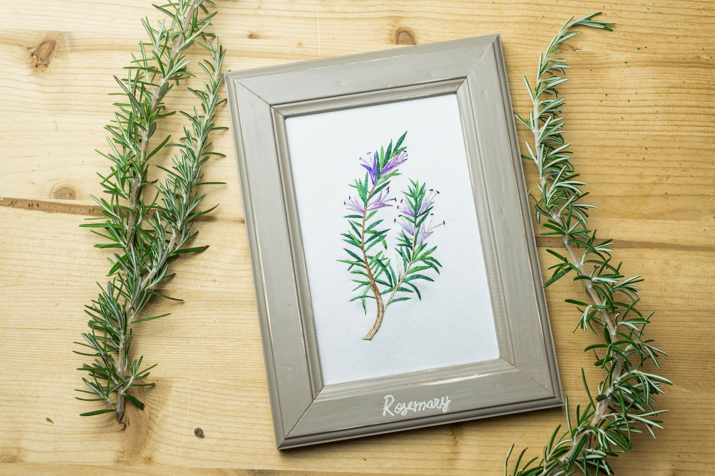 Romero imagen bordada a mano marco de madera en mal | Etsy