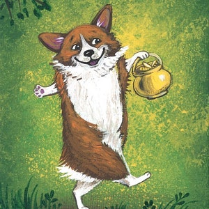 Puede incluir: Un perro corgi marrón y blanco con una gran sonrisa sostiene una olla amarilla con tapa. El perro está de pie en un campo verde con hierba y hojas verdes en el fondo.