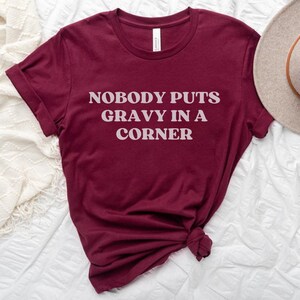 Nobody Puts Gravy In A Cover Shirt, Cute Thanksgiving Shirt, Turkey Day Shirt, Trendy Fall Shirts, Autumn Clothing, Funny Thanksgiving Tee Maroon