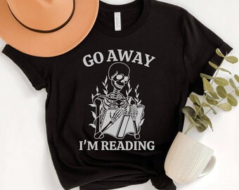 Camiseta Vete, estoy leyendo, Camiseta Esqueleto leyendo, Camiseta Bibliotecario de Halloween, Camiseta divertida de lectura, Regalos para amantes de los libros, Camiseta de libro espeluznante, Leer