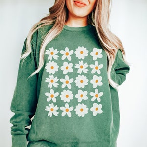 Comfort Colors® Sweatshirt, Comfort Colors Daisy Sweatshirt, Daisy Sweatshirt, Daisies Gifts, Cottagecore Sweatshirt, Flower Sweatshirts