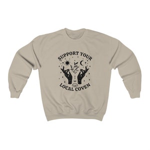 Apoya a tu aquelarre local, Sudadera de bruja, Ropa de bruja, Sudadera de cuello redondo de otoño, Sudadera de brujería, Ropa witchcore, Sudaderas de cuello redondo de Halloween imagen 5