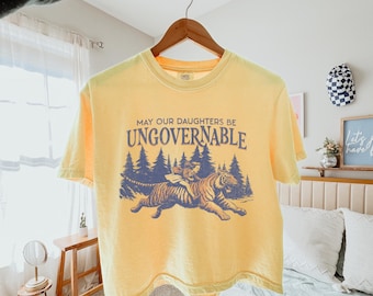 Top corto "Que nuestras hijas sean ingobernables", top corto cuadrado "La maternidad es política", regalo para mamá feminista, camiseta para mamá activista, camiseta para madre izquierdista