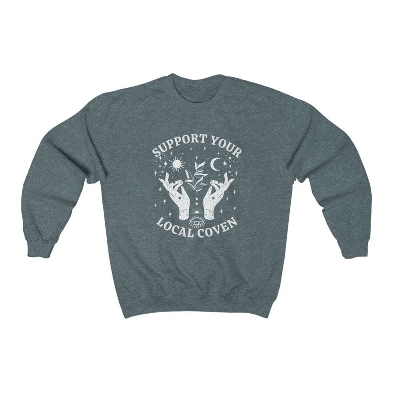 Apoya a tu aquelarre local, Sudadera de bruja, Ropa de bruja, Sudadera de cuello redondo de otoño, Sudadera de brujería, Ropa witchcore, Sudaderas de cuello redondo de Halloween Dark Heather