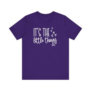 Son las pequeñas cosas, camiseta de enfermera de la UCIN, camiseta de NNP de la UCIN, camiseta de enfermera neonatal, camiseta de enfermera de bebé, camisetas lindas de lactancia, camiseta de enfermera de prematuro Team Purple