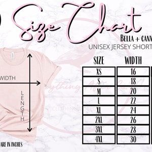 Pu&ograve; includere: Tabella delle taglie per la t-shirt a maniche corte in jersey unisex Bella + Canvas 3001. La tabella mostra le misure in pollici per larghezza e lunghezza per le taglie XS a 4XL.