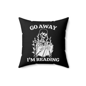 Go Away I'm Reading, Book Pillow, Skeleton Reading Book, Halloween Pillow Cover, Bookish Pillow, Dark Academia Gifts, Library Pillow, Fall Bild 4