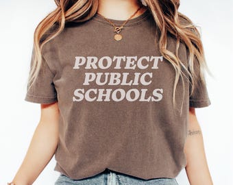 T-shirt « Protégeons les écoles publiques », T-shirt Comfort Colors®, T-shirt « Résistez », Cadeau de gauche, T-shirt libéral, T-shirt anti-Trump, Ministère de l'Éducation