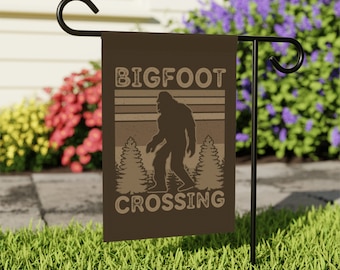 Bandera del jardín Bigfoot, signo de cruce de Bigfoot, regalo del día del padre, bandera del jardín divertido, bandera del patio de Sasquatch, regalo del jardín para papá, regalos del abuelo
