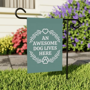 An Awesome Dog Lives Here, Dog Garden Flag, Pet Owner Gifts, Dog Porch Decor, Dog Themed Decor, Funny Dog Yard Flags, Dog Lover Banner immagine 8