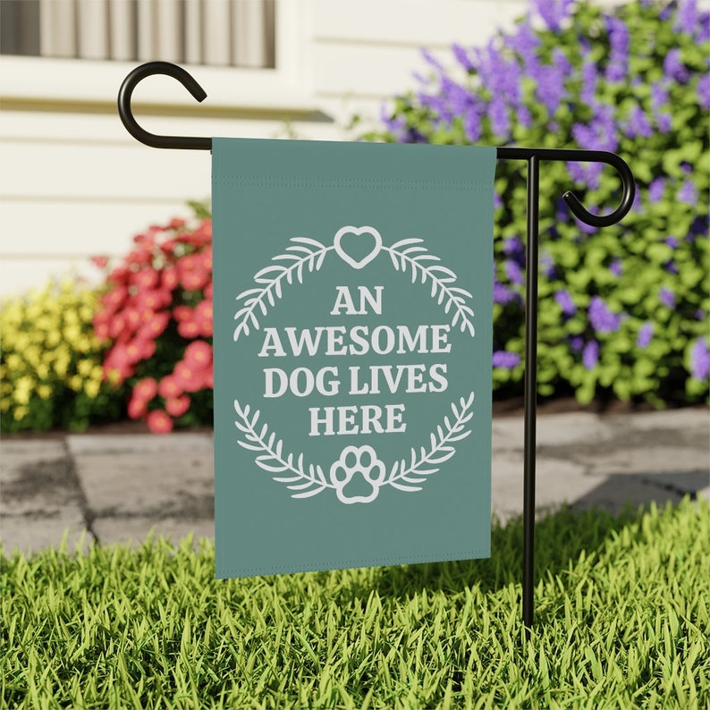 An Awesome Dog Lives Here, Dog Garden Flag, Pet Owner Gifts, Dog Porch Decor, Dog Themed Decor, Funny Dog Yard Flags, Dog Lover Banner immagine 8