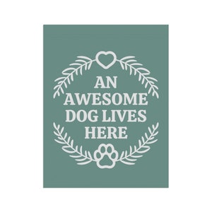 An Awesome Dog Lives Here, Dog Garden Flag, Pet Owner Gifts, Dog Porch Decor, Dog Themed Decor, Funny Dog Yard Flags, Dog Lover Banner immagine 4