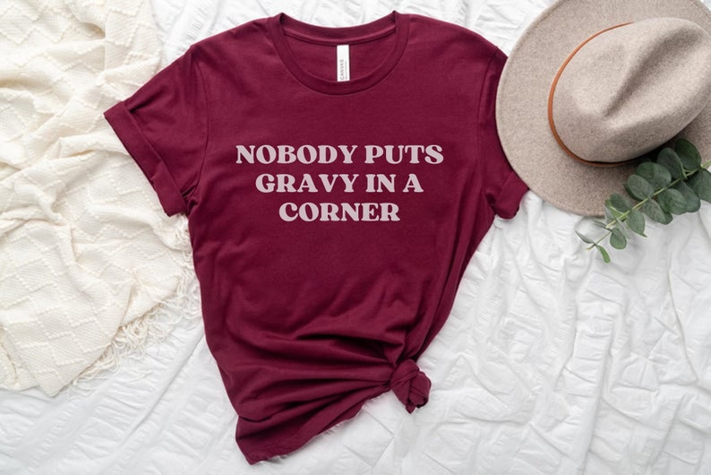 Nobody Puts Gravy In A Cover Shirt, Cute Thanksgiving Shirt, Turkey Day Shirt, Trendy Fall Shirts, Autumn Clothing, Funny Thanksgiving Tee Maroon