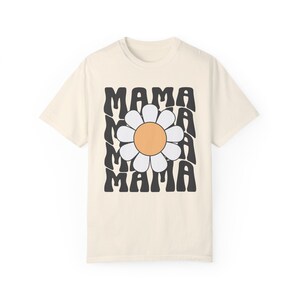 Chemise Comfort Colors®, chemise maman Comfort Colors, chemise maman marguerite, t-shirts maman à fleurs, chemises maman rétro, chemise maman groovy, cadeau pour la fête des mères Ivory