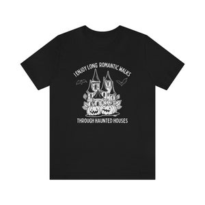 J'adore les longues promenades romantiques dans les maisons hantées, T-shirt d'Halloween humoristique, T-shirt maison hantée, T-shirt effrayant, T-shirt chasse aux fantômes, T-shirts d'automne image 3
