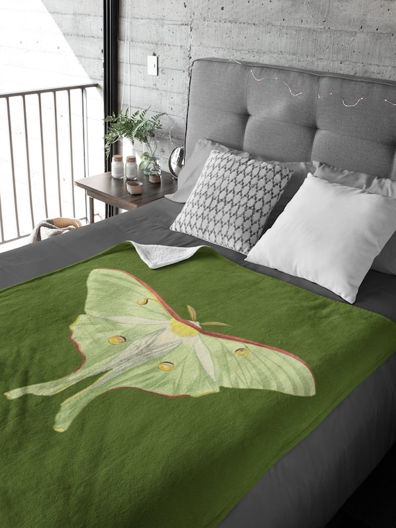 Luna Moth, Cottagecore Blanket, Luna Moth Gift, Witchy Throw Blanket, Moon Moth Velveteen Plush Blanket, Botanical Aesthetic, Nature Blanket