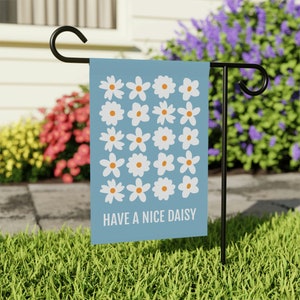 Have A Nice Daisy, Daisy Garden Flag, Summer Garden Flag, Spring Yard Decor, Welcome Flags, Retro Yard Flag, Floral Lawn Decor, Daisies Flag