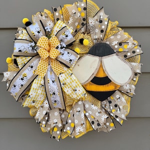 Summer Wreath, Fall Wreath, Bee Wreath, Farmhouse Wreath, Summer Decor, Housewarming Gift, Spring Wreath, Bright Summer Wreath, Bee Decor