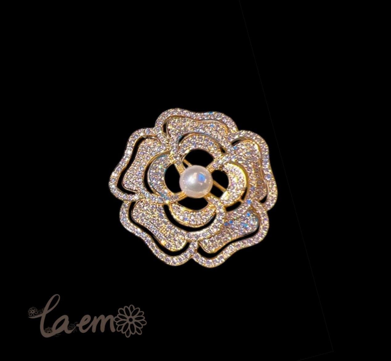 Authentieke parelbroche /zoetwaterparelbroche/cadeaus / cameliabloembroche / sieraden voor speciale gelegenheden / EG-13