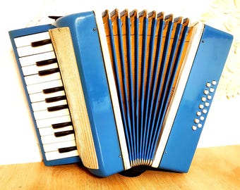Camerano Accordion 3 Switch in Aqua Blue Celluloid in Original