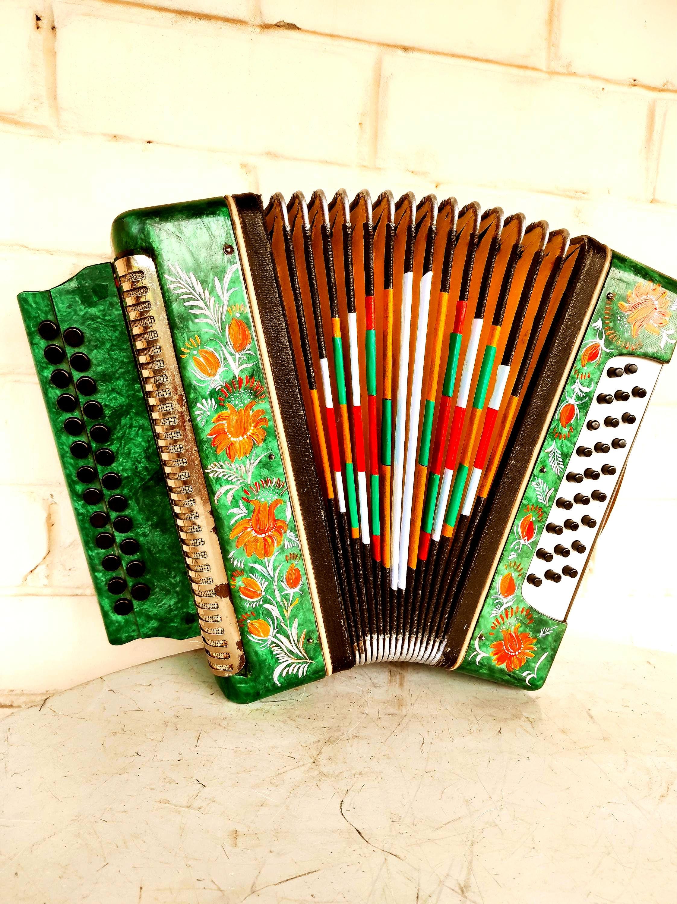Russian button accordion - Etsy 日本