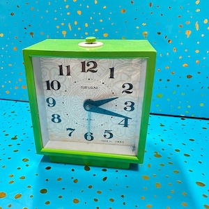 alarm clock,clock,desk clock,vintage alarm clock,alarm clock vintage
