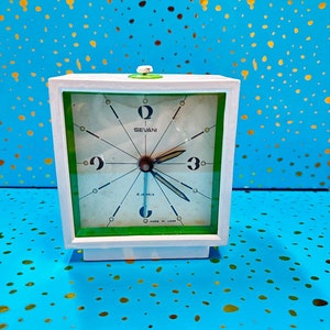 alarm clock,clock,desk clock,vintage alarm clock,alarm clock vintage