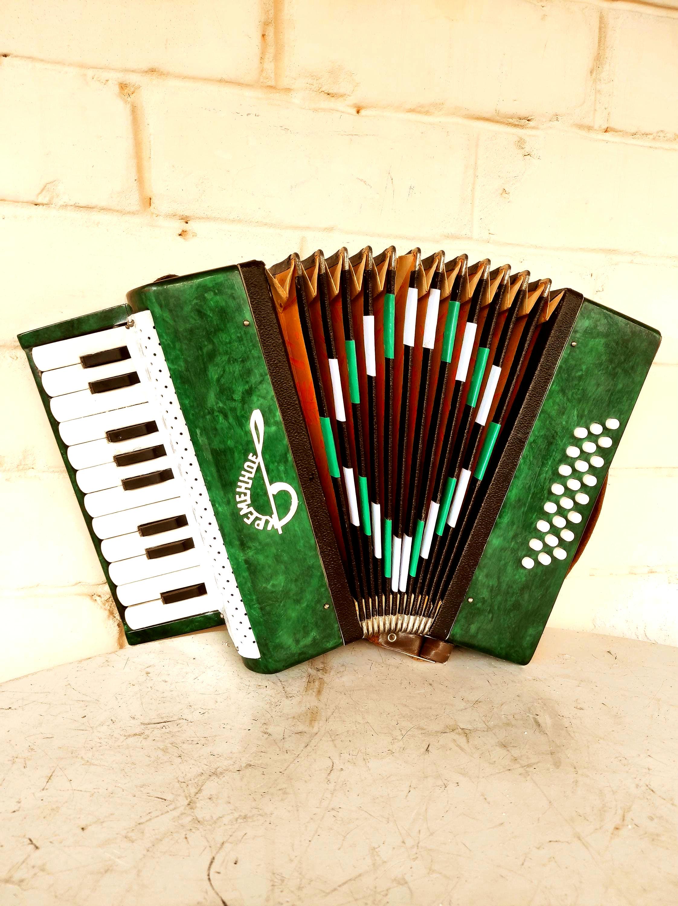 Russian button accordion - Etsy 日本