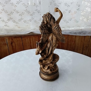 statuette,statuette of a woman,vintage figurine