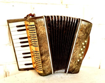 Vintage 1960s Organaire Model 03 Portable Electric Tabletop Chord