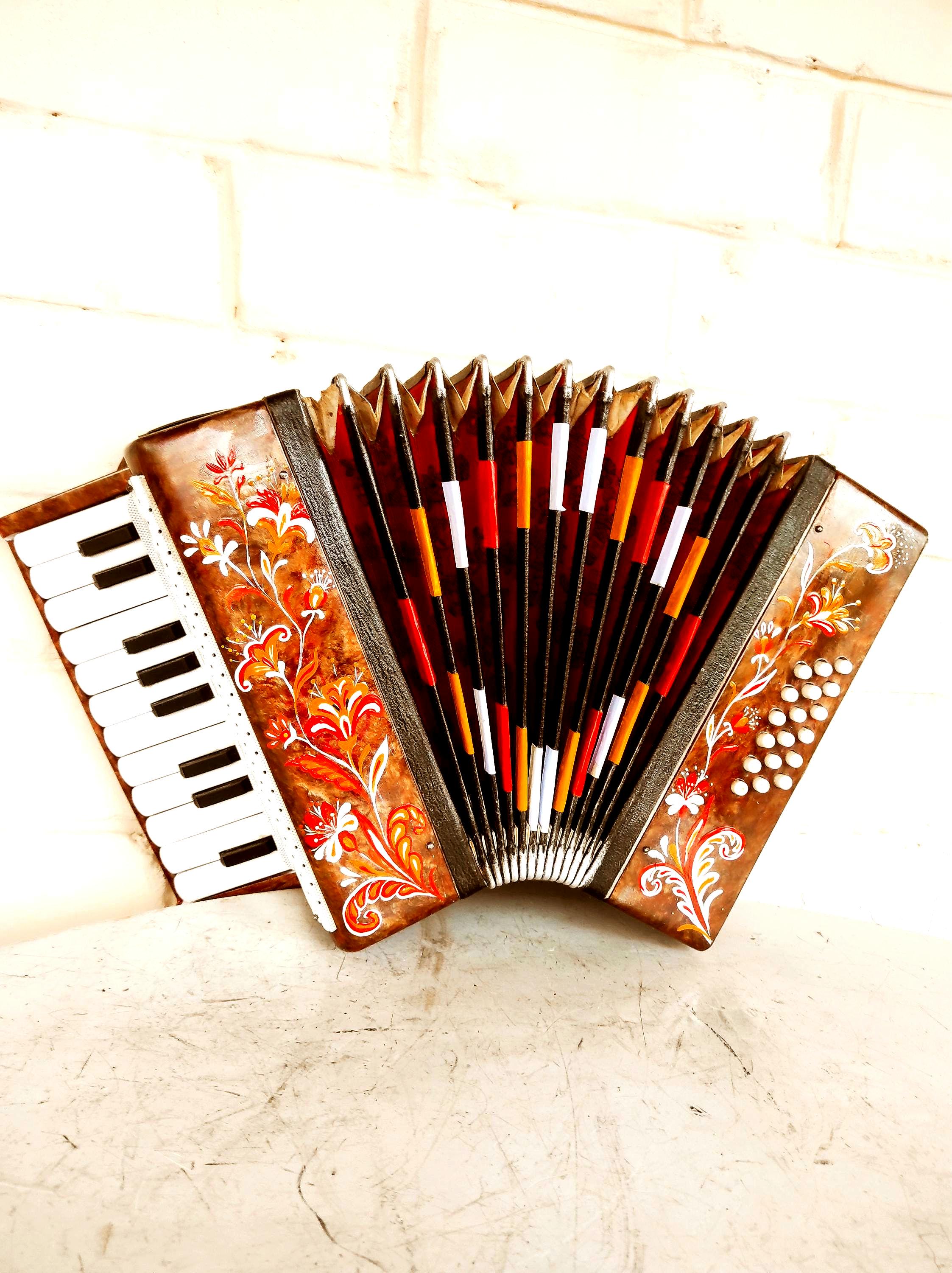 Russian button accordion - Etsy 日本