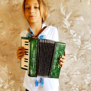 acordeón, instrumento de acordeón, colgante de acordeón, acordeón marichka, acordeón soviético