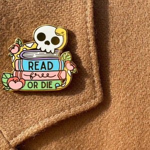 Read Free or Die | Enamel Pin | Librarian | Pride |