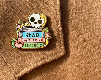 Read Free or Die | Enamel Pin | Librarian | Pride |