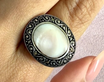 sterling silver marcasite studded mother of pearl ring size 7.75
